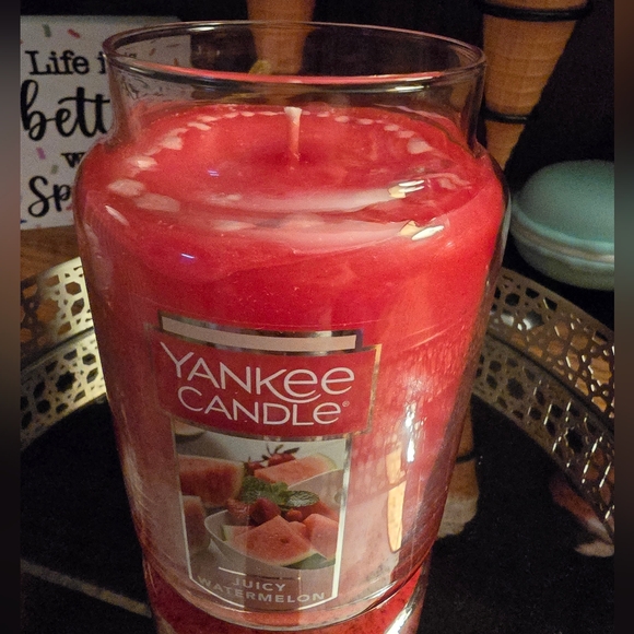 Brand new Yankee Candle large 22oz Juicy Watermelon Candle! 🍉🍉 - Picture 3 of 5